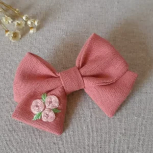 Laço de Linho Cruzado com Bordado