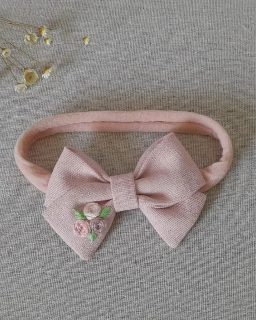 Laço Linho rosa Bordado